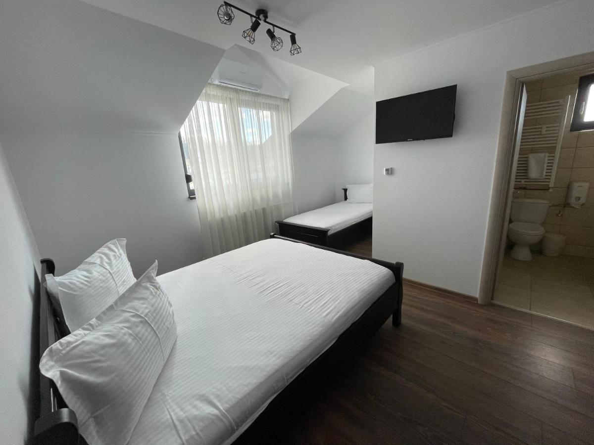 Motel Dr House à Mioveni Extérieur photo