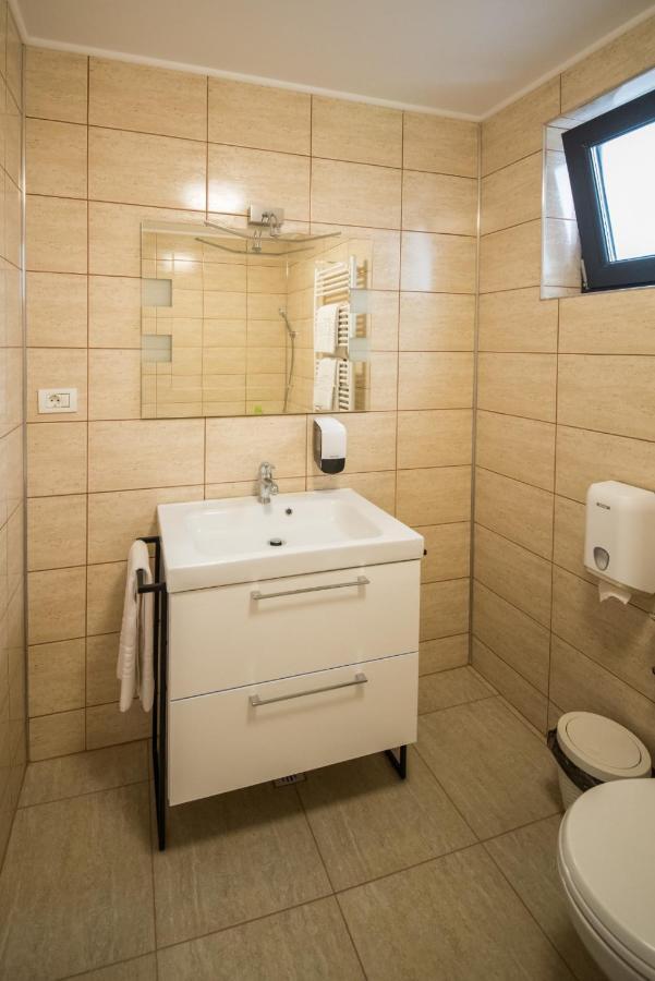 Motel Dr House à Mioveni Extérieur photo